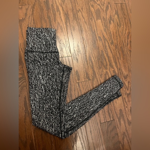 Lululemon EUC Wunder Under Pant (Hi-Rise)
Luon Suited Jacquard Black White - Picture 7 of 8